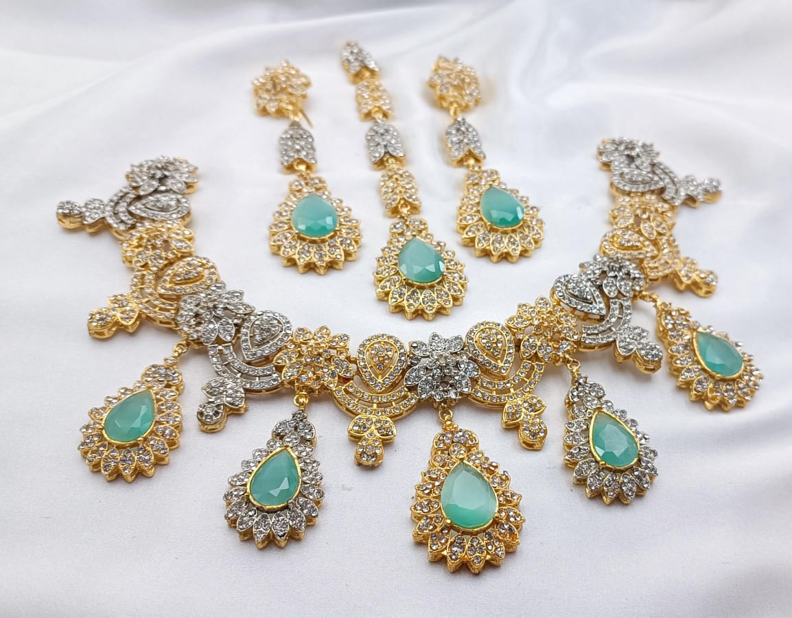 Gold Polish Neacklace Set