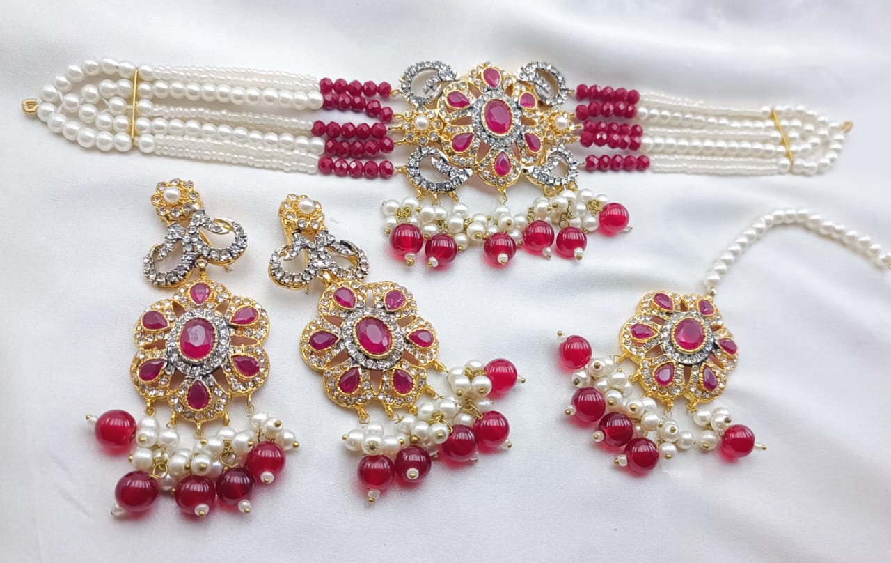 White Pearls Choker Set