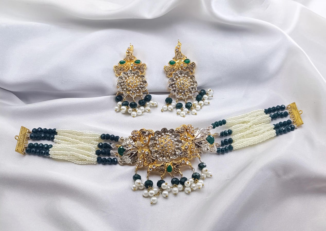 White Pearls Choker Set