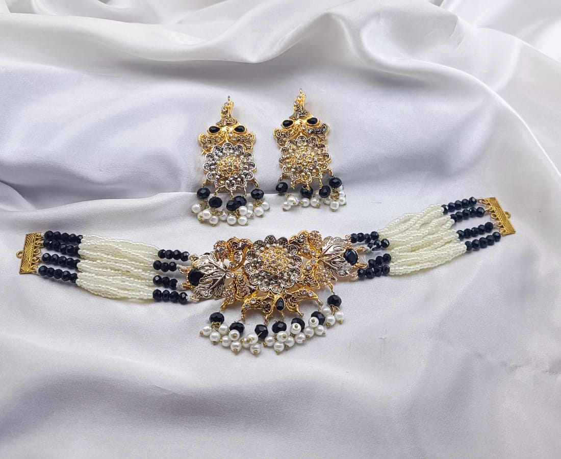 White Pearls Choker Set