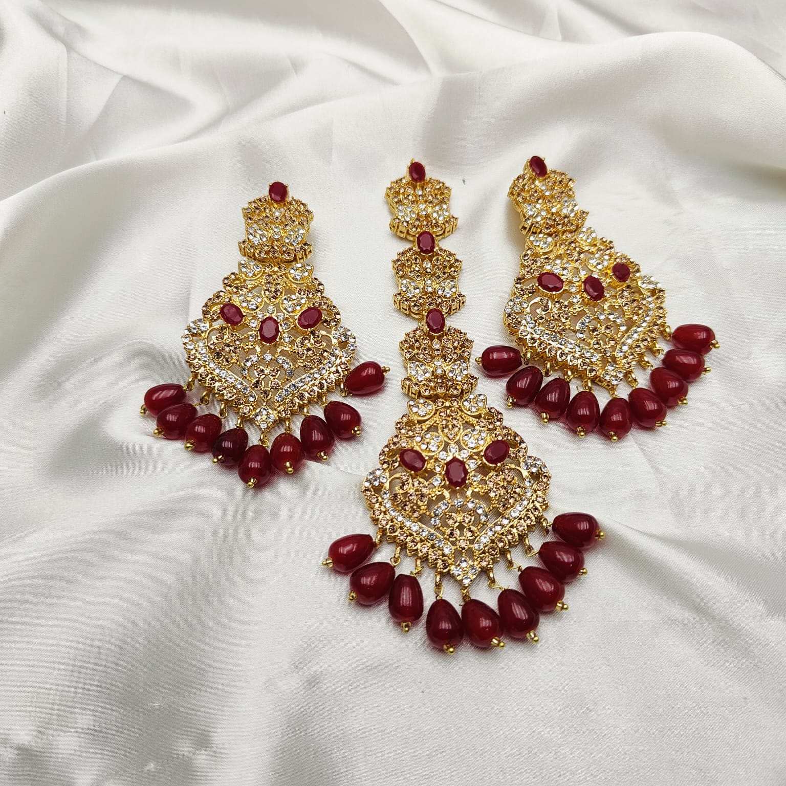 Glamorous Tika & Earrings