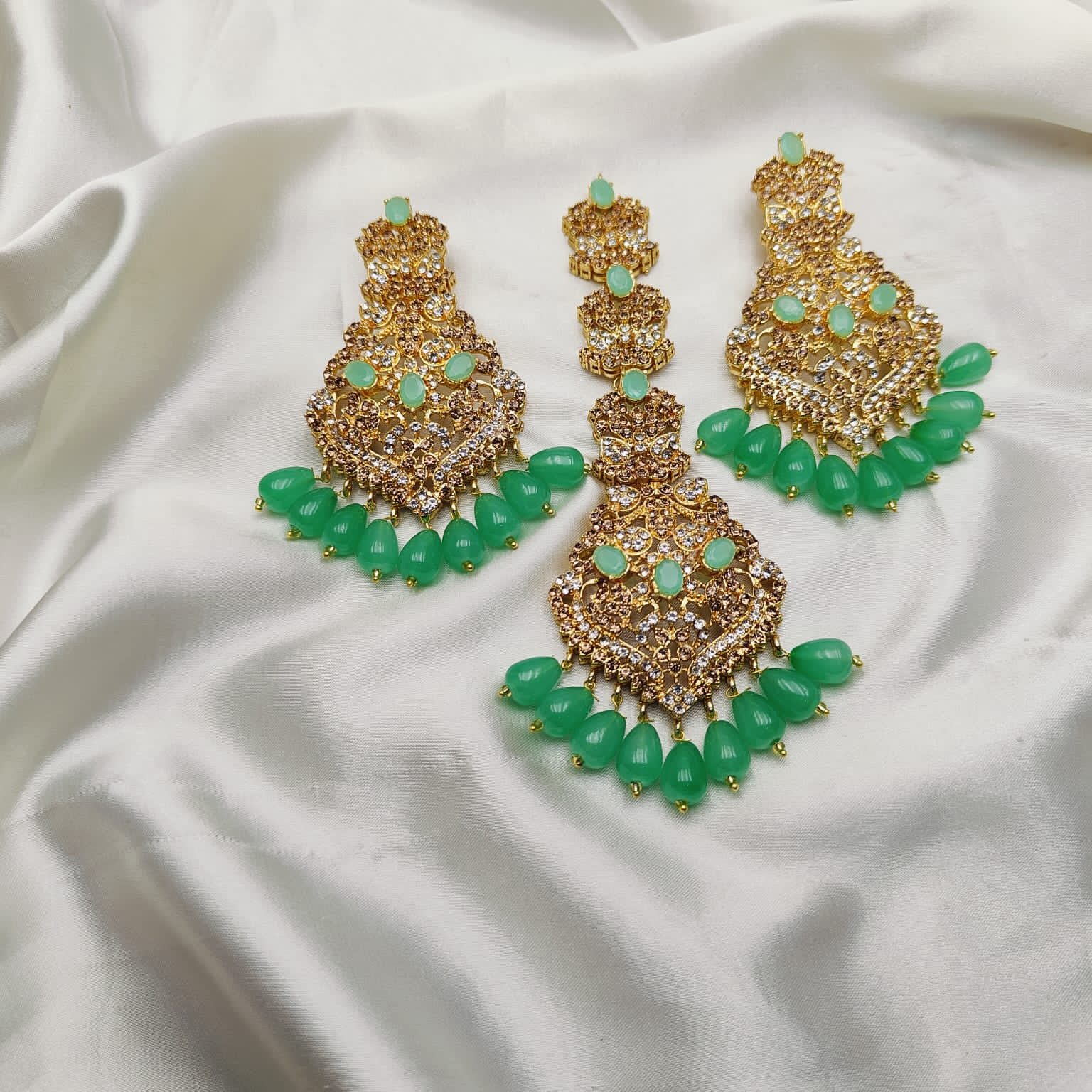 Glamorous Tika & Earrings