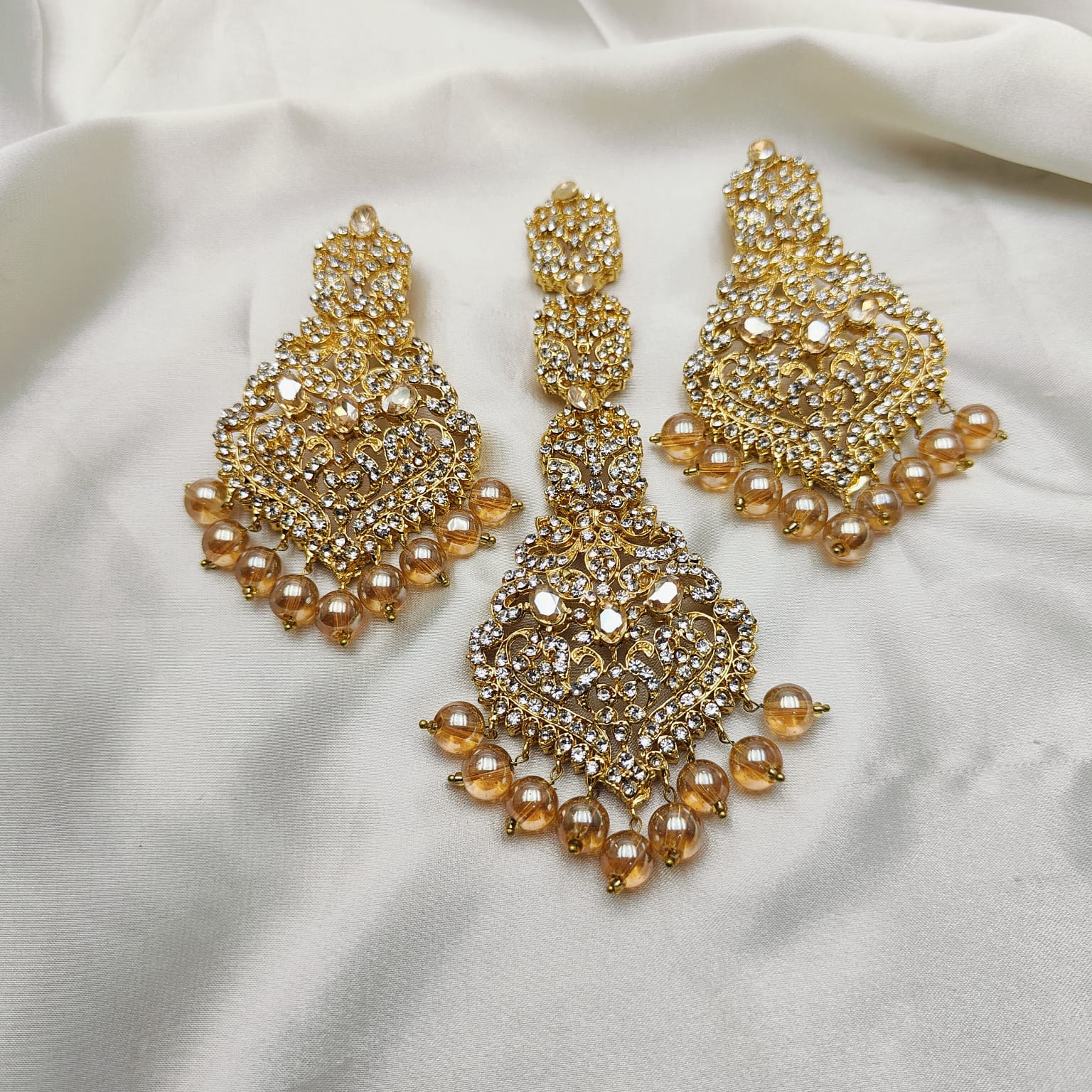 Glamorous Tika & Earrings