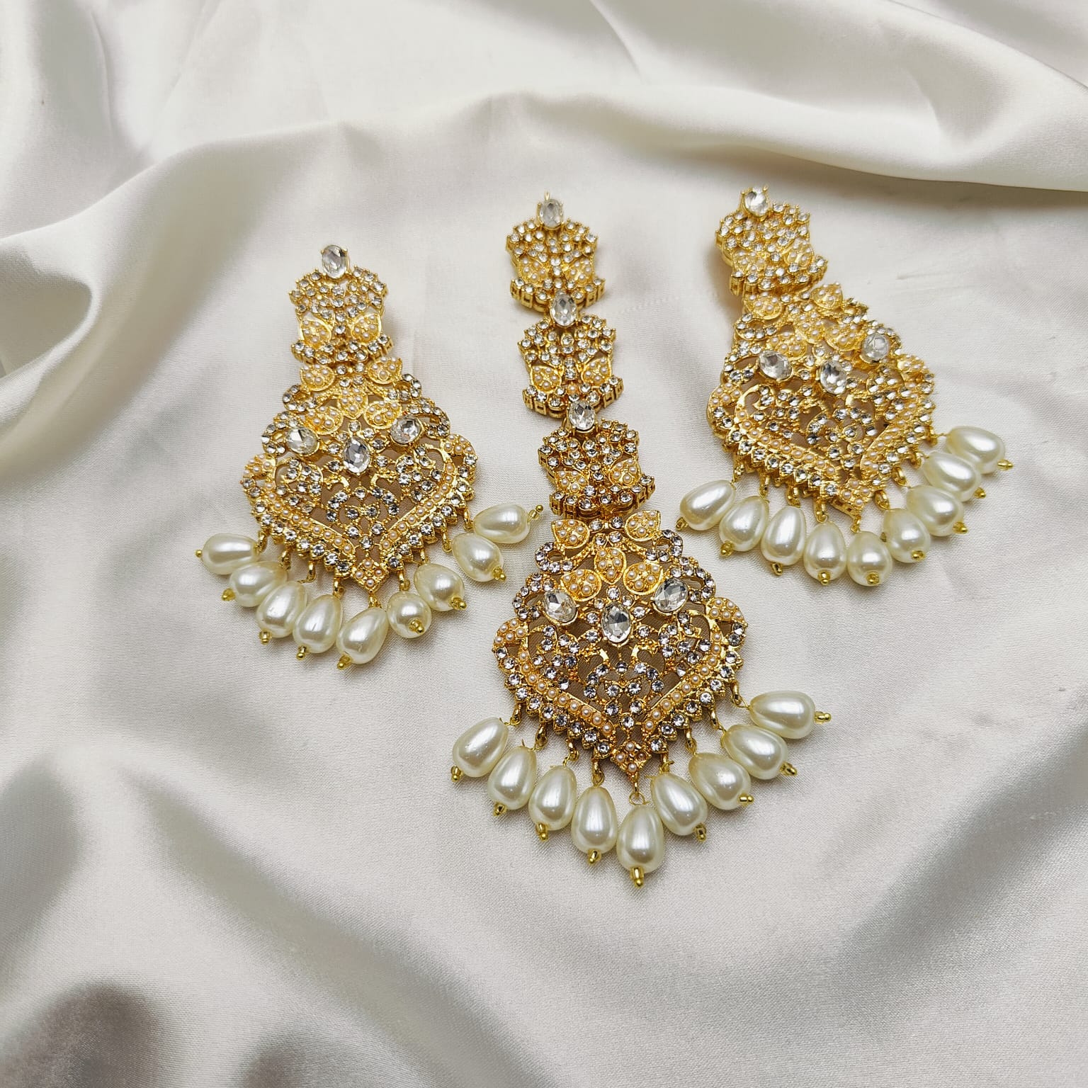 Glamorous Tika & Earrings