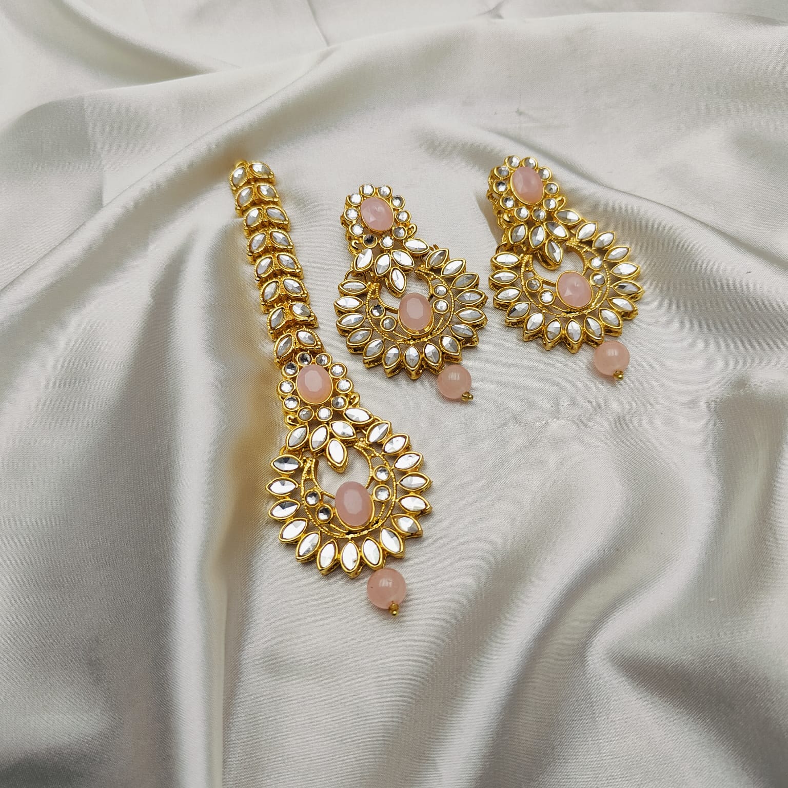 Kundan Tika & Earrings