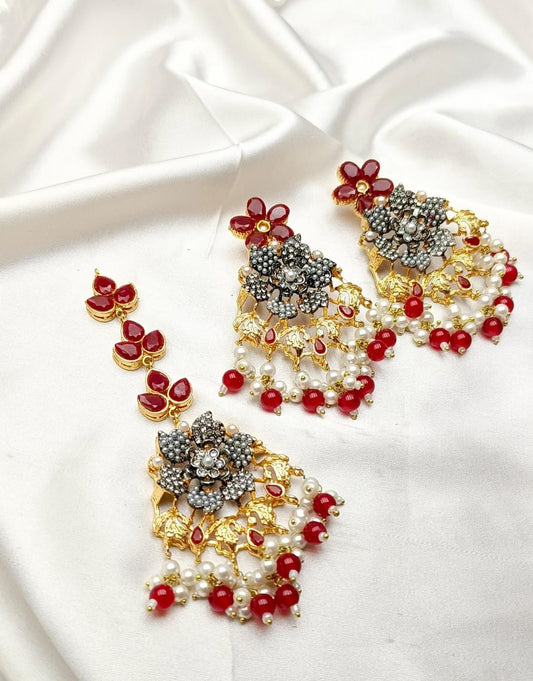 Delightful Tika & Earrings