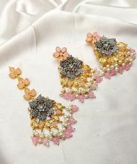 Delightful Tika & Earrings