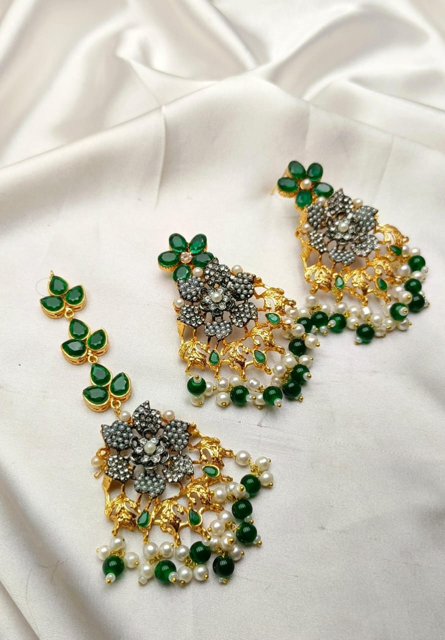 Delightful Tika & Earrings