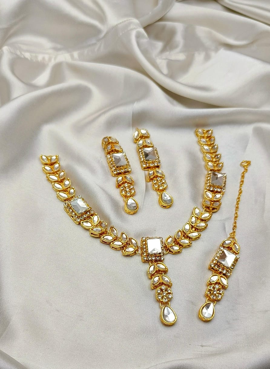 American Choker Party Set