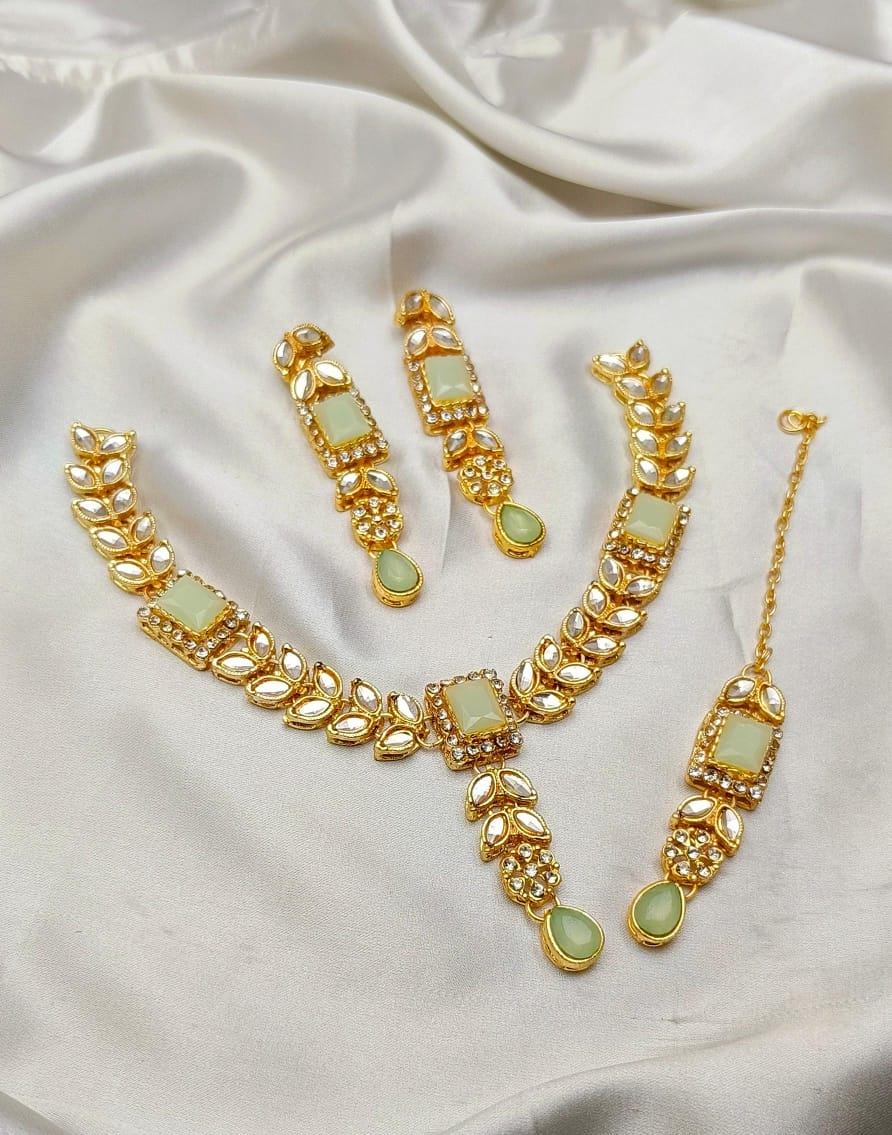 American Choker Party Set