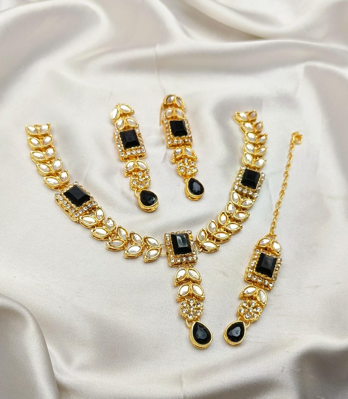 American Choker Party Set