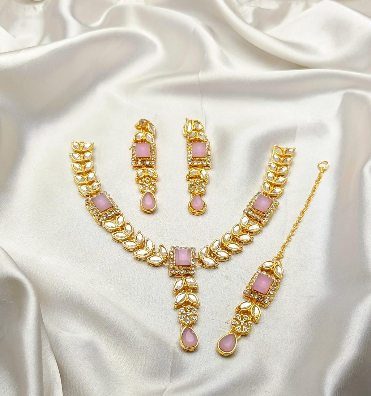 American Choker Party Set