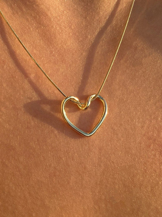 Open Heart Pendant Necklace – Minimal Elegant Jewelry