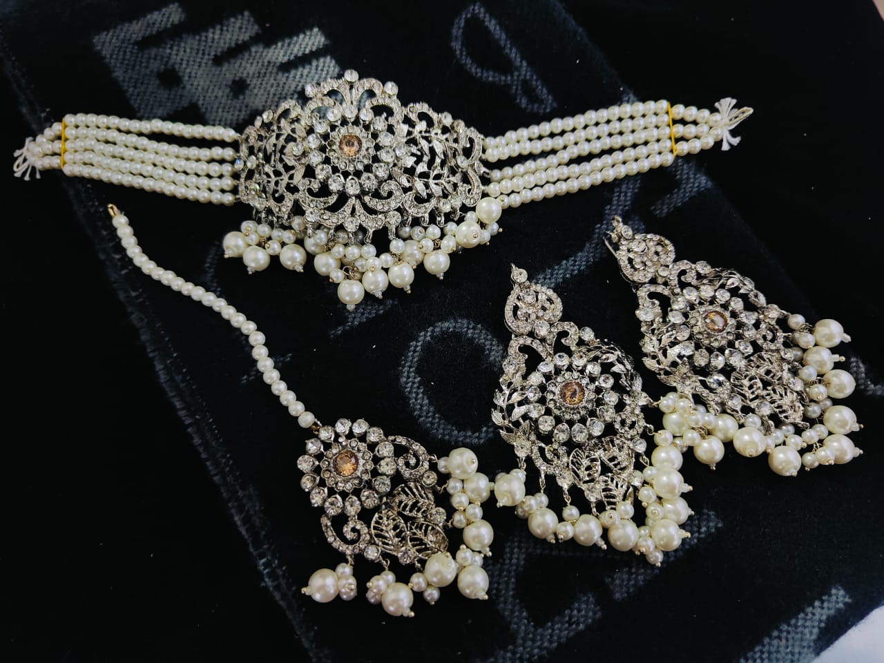 Silver Base Real Stones Choker Set