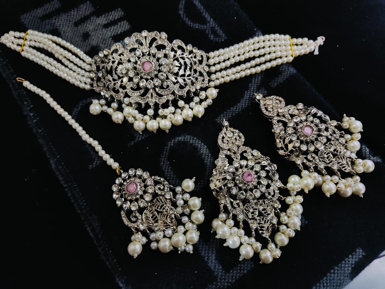 Silver Base Real Stones Choker Set