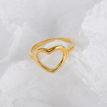 The Golden Outline Heart Ring