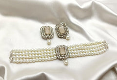 Simple White Pearls Choker
