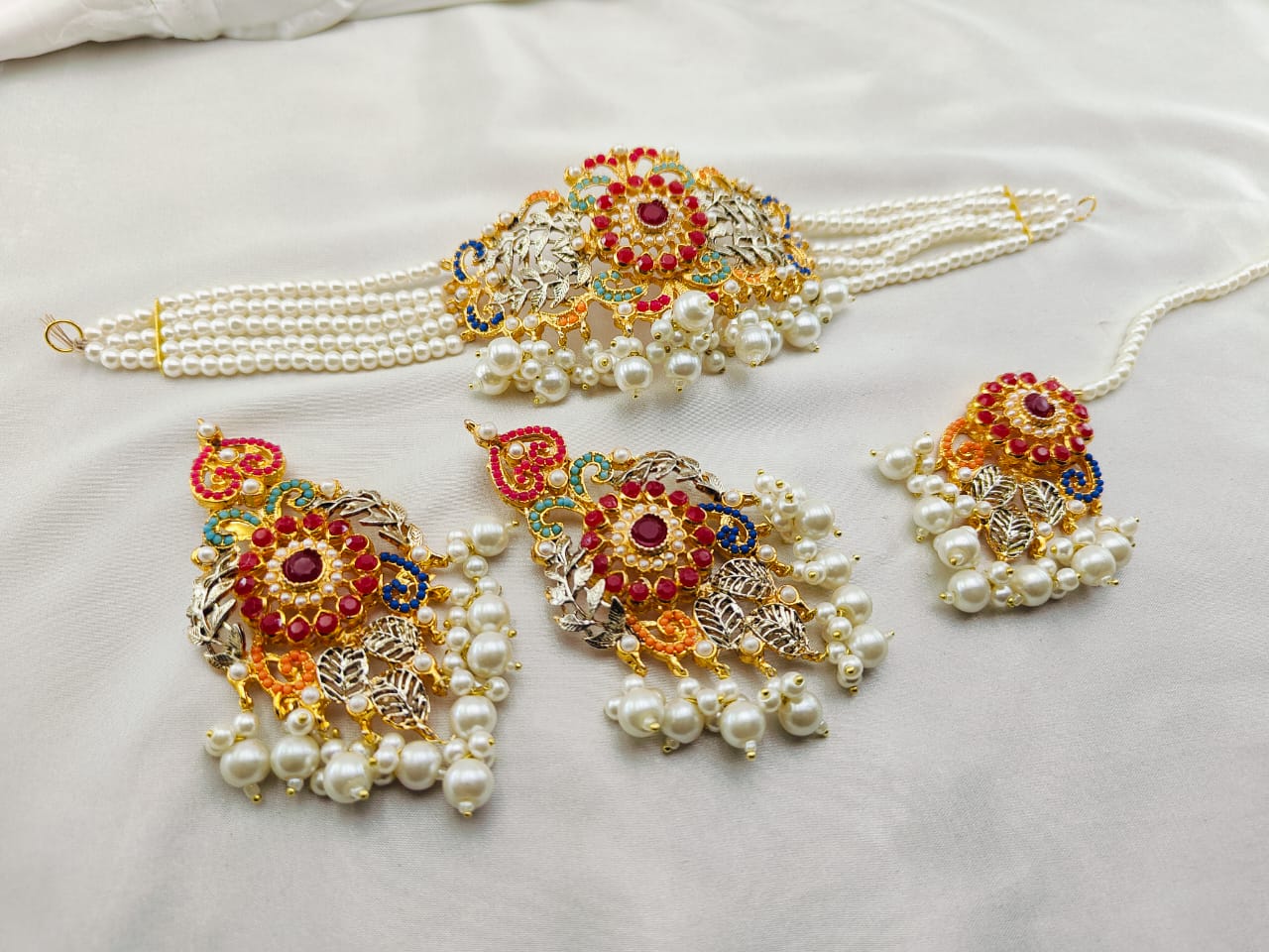 Multi Shade White Pearls Neacklace Set