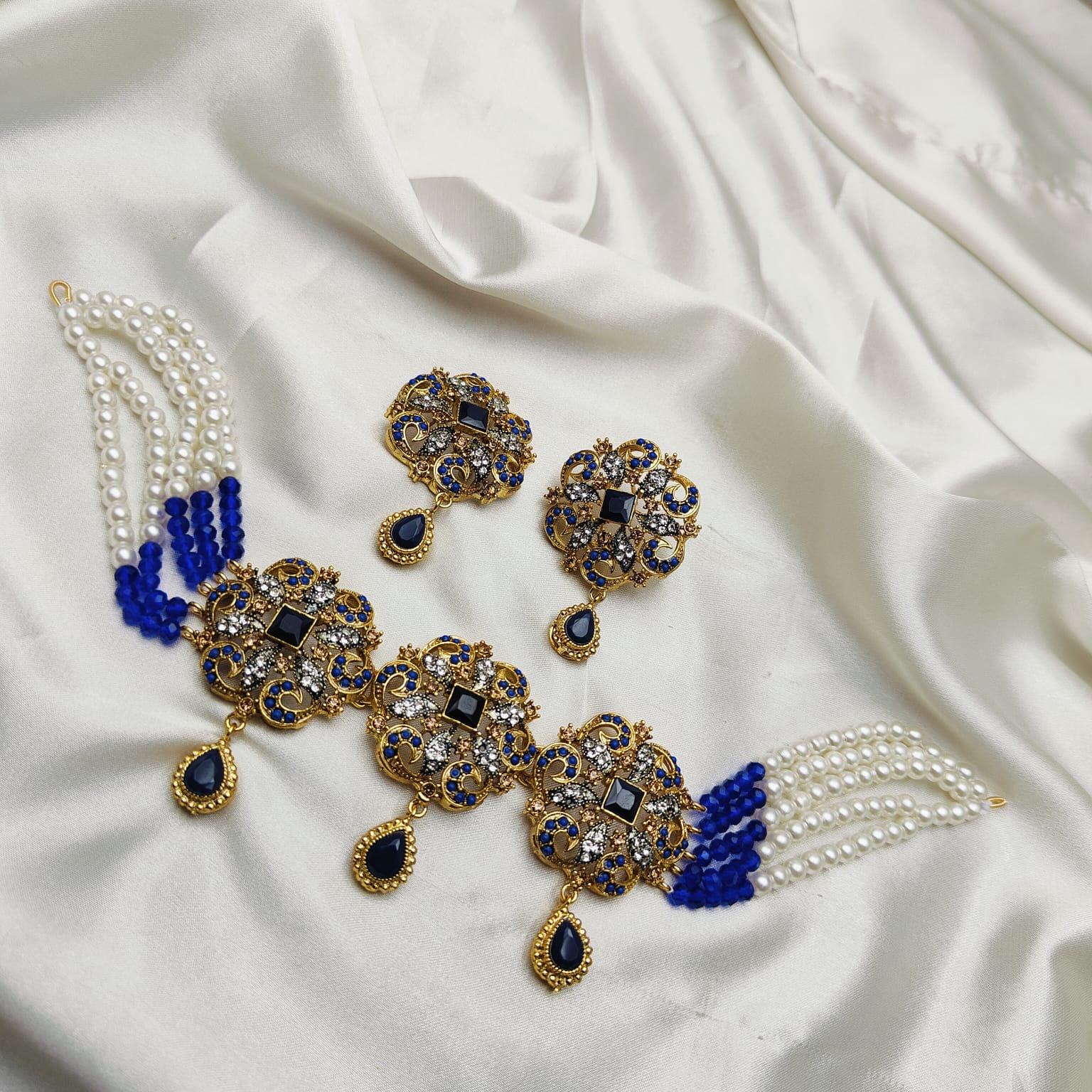 Casting Party Choker Set