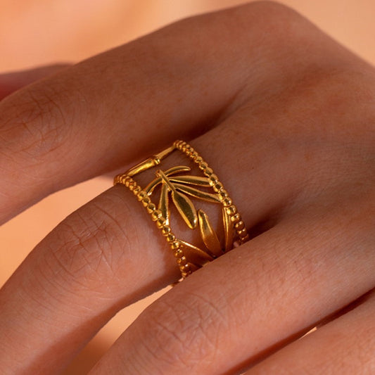 🌿 The Tropical Split-Leaf Ring