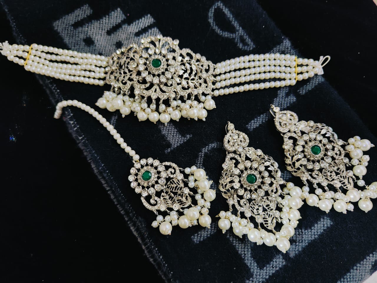 Silver Base Real Stones Choker Set