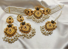 Fine Quality Neacklace Set