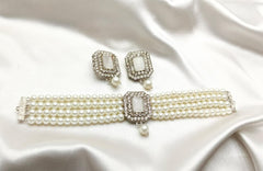 Simple White Pearls Choker