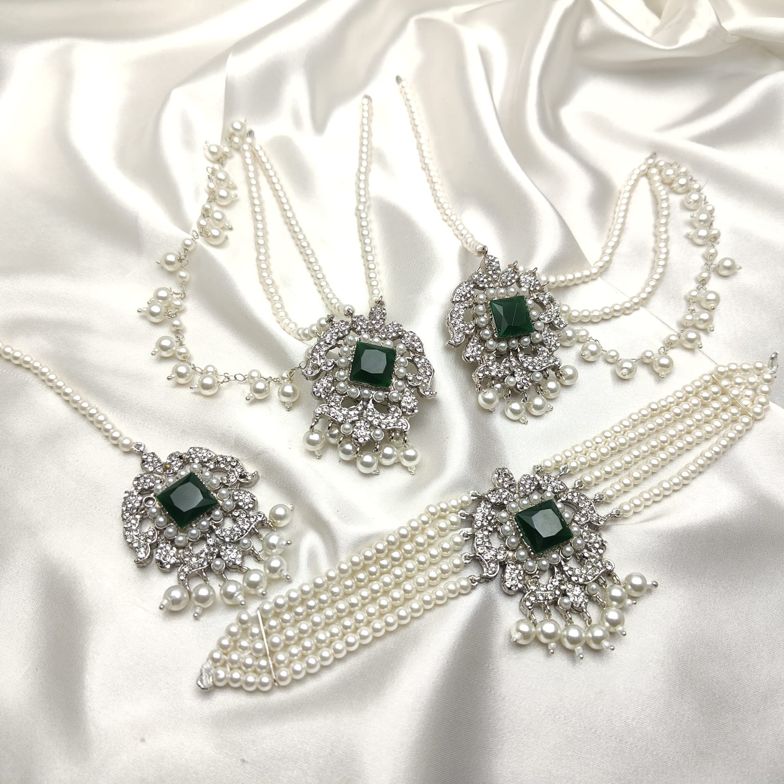 White Pearls Choker Set