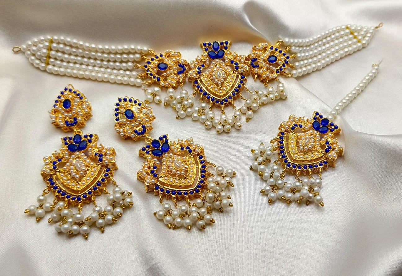 Fine Quality Neacklace Set