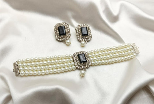 Simple White Pearls Choker