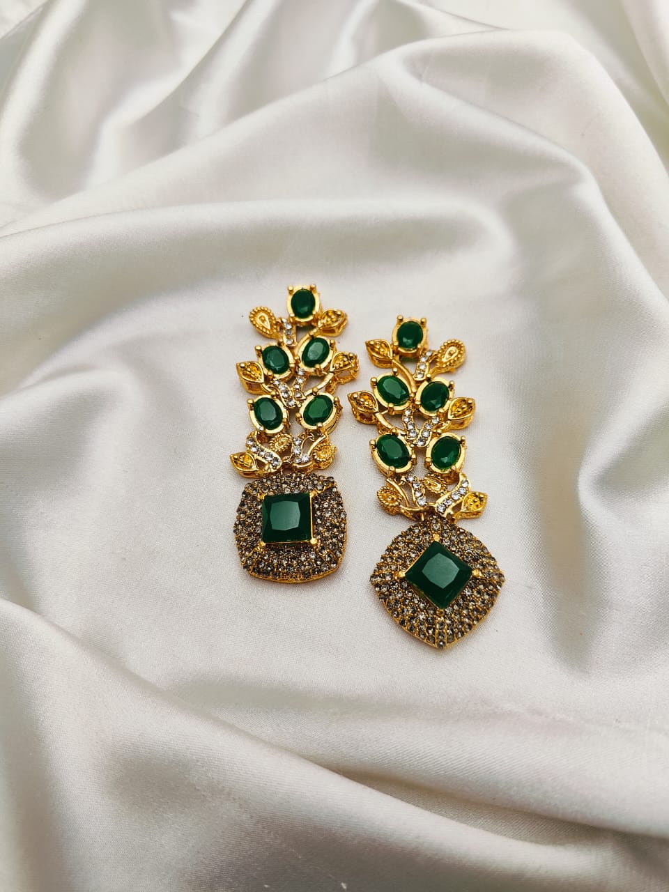Fine Quality Stones Earrings