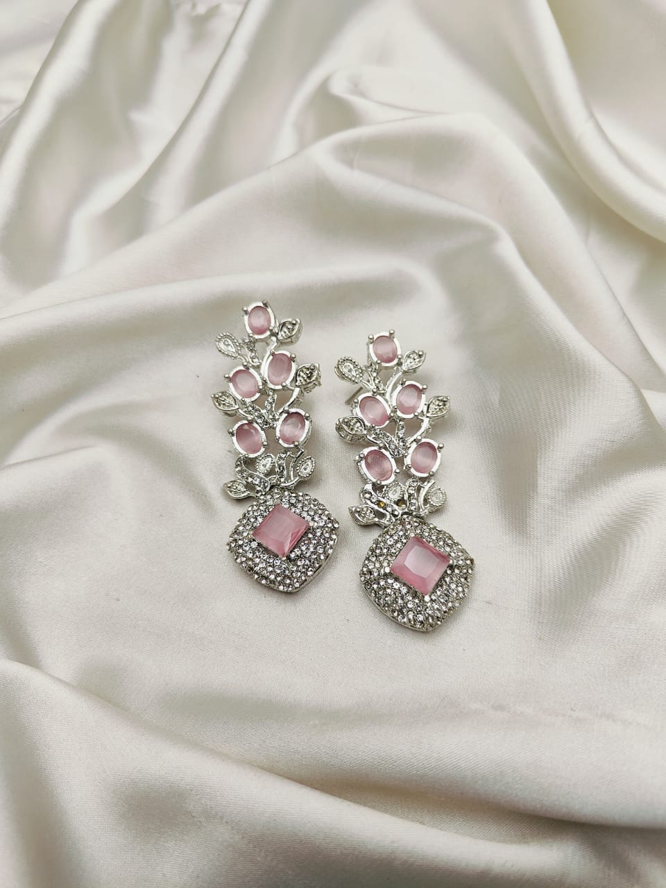 Fine Quality Stones Earrings
