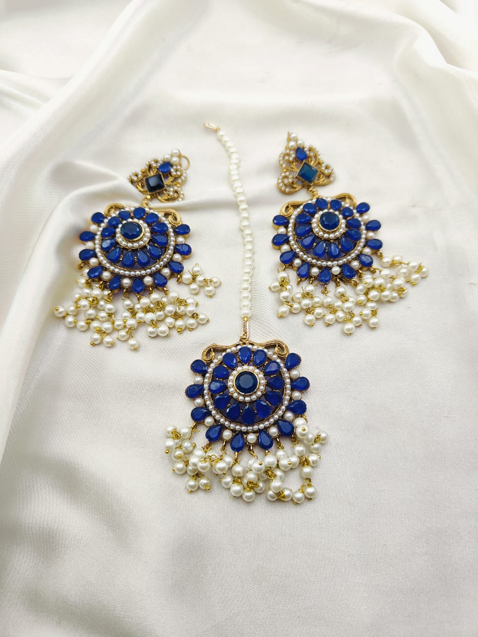Elegant Tika & Earrings