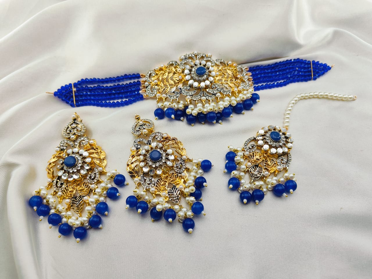 TO Much Fine Choker Set