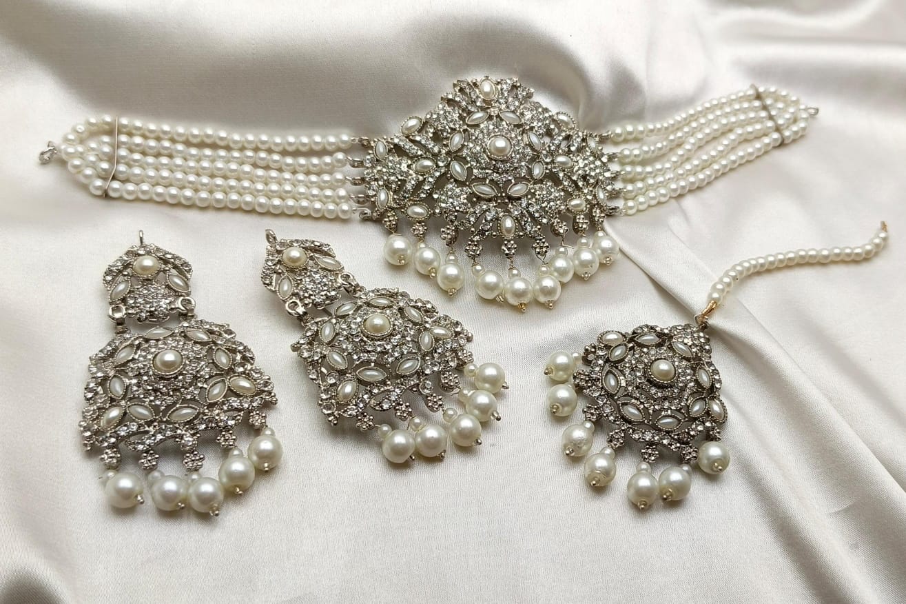 Silver Base Neacklace Set