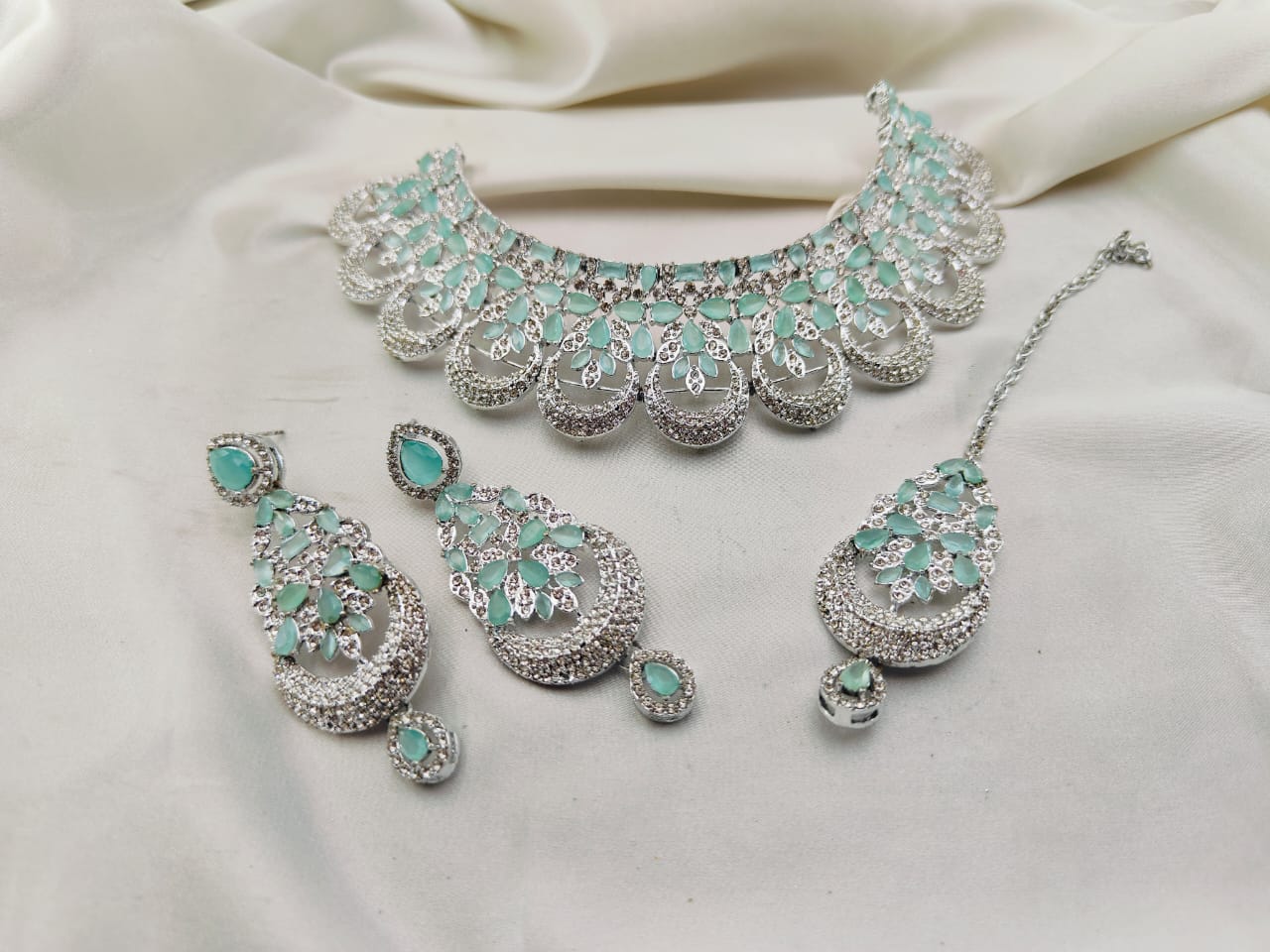 Silver Base Neacklace Set