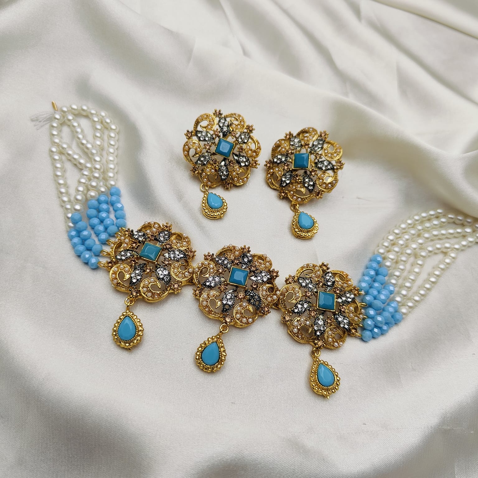 Casting Party Choker Set