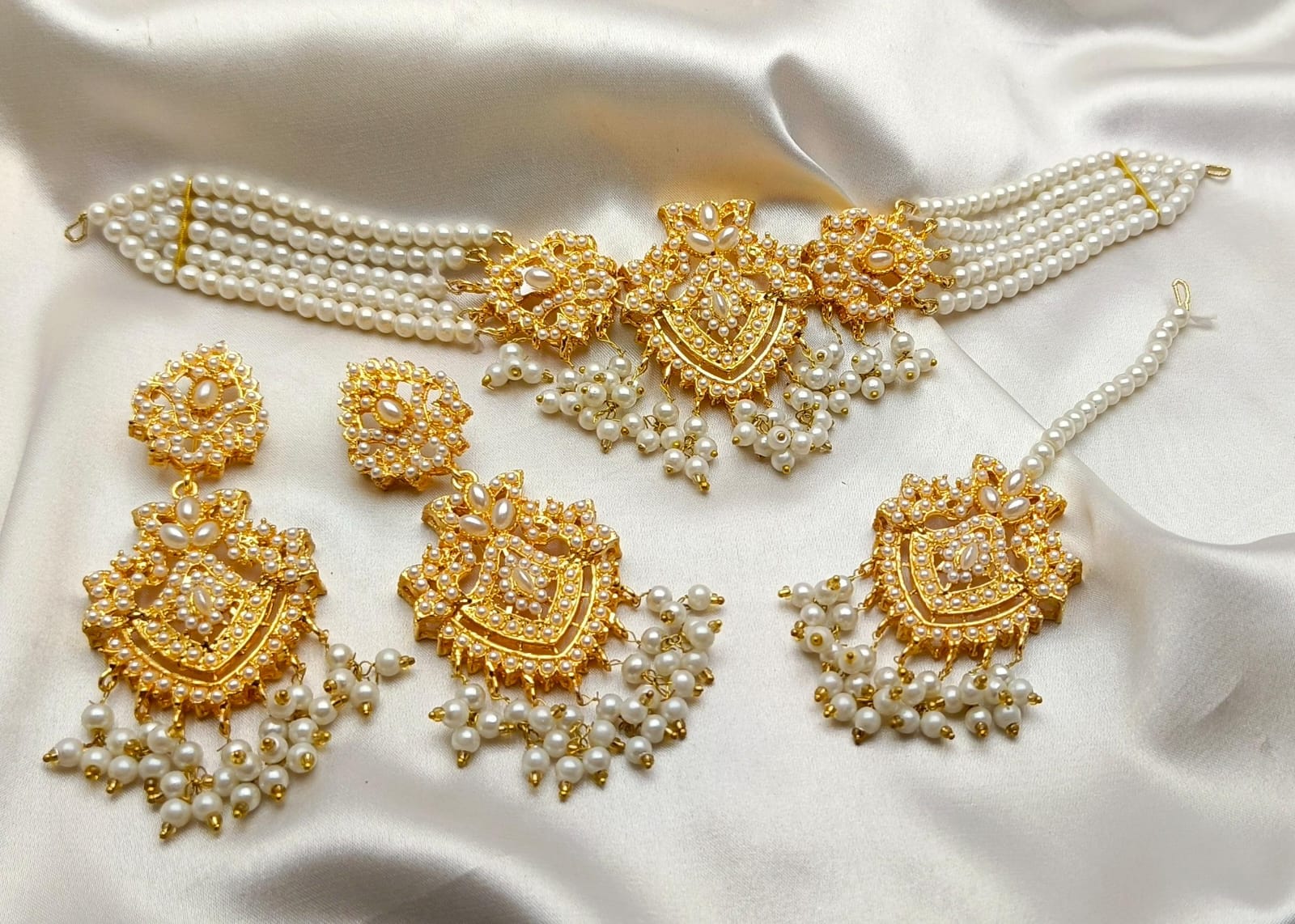 Fine Quality Neacklace Set