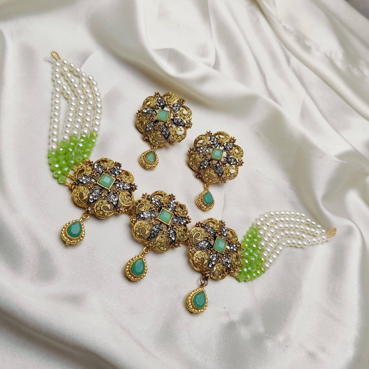 Casting Party Choker Set