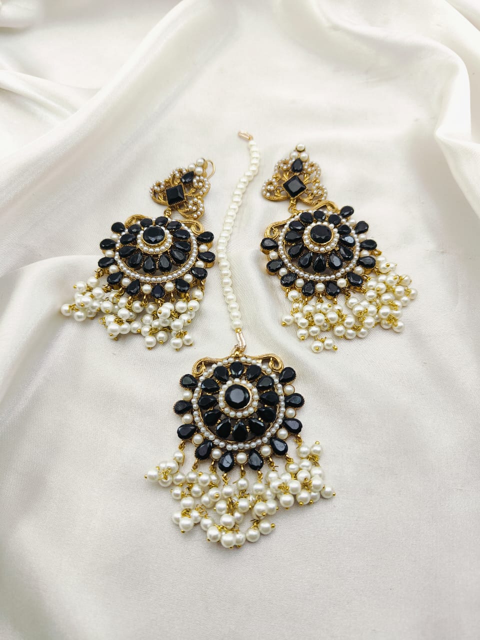 Elegant Tika & Earrings