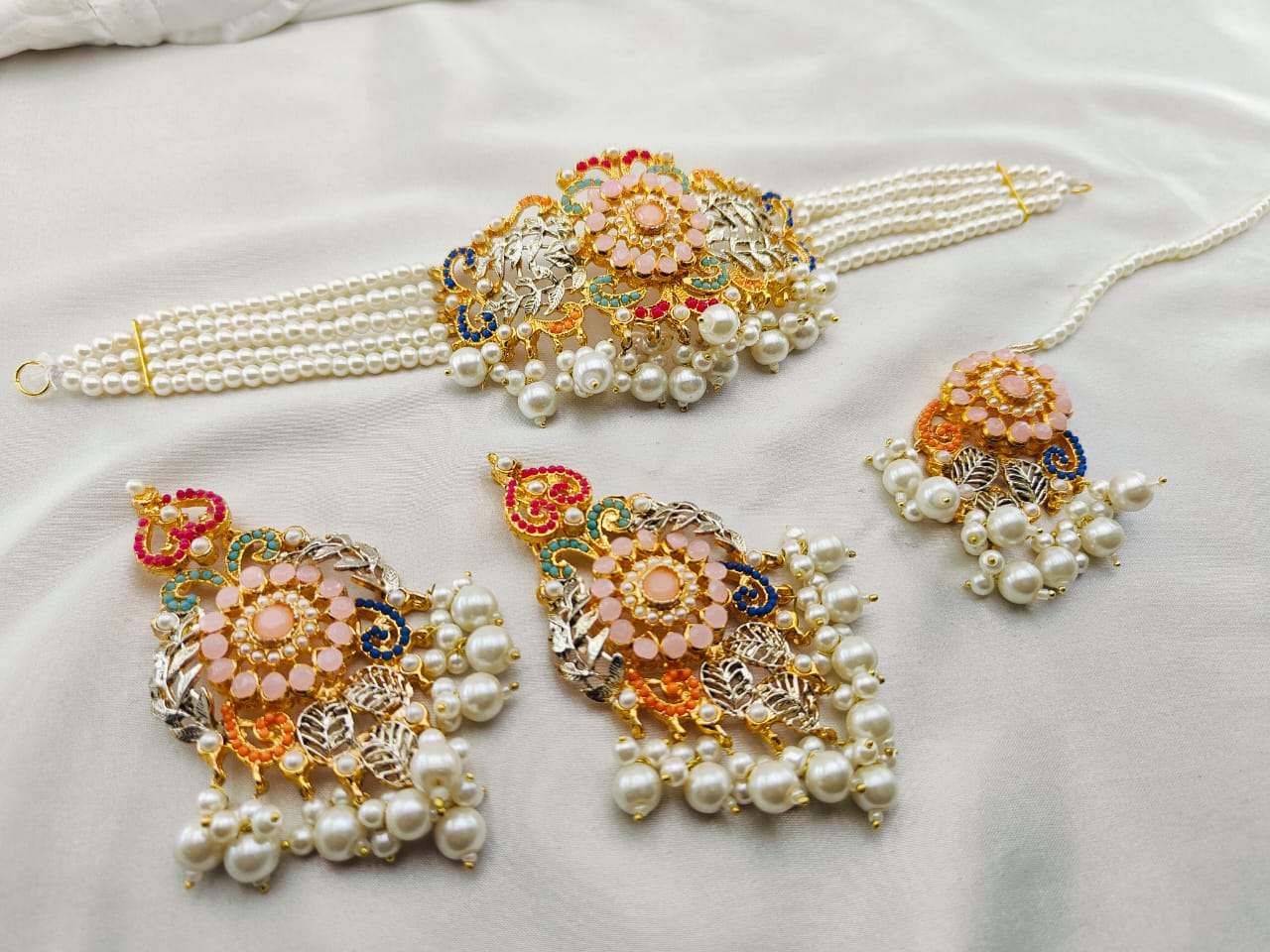 Multi Shade White Pearls Neacklace Set