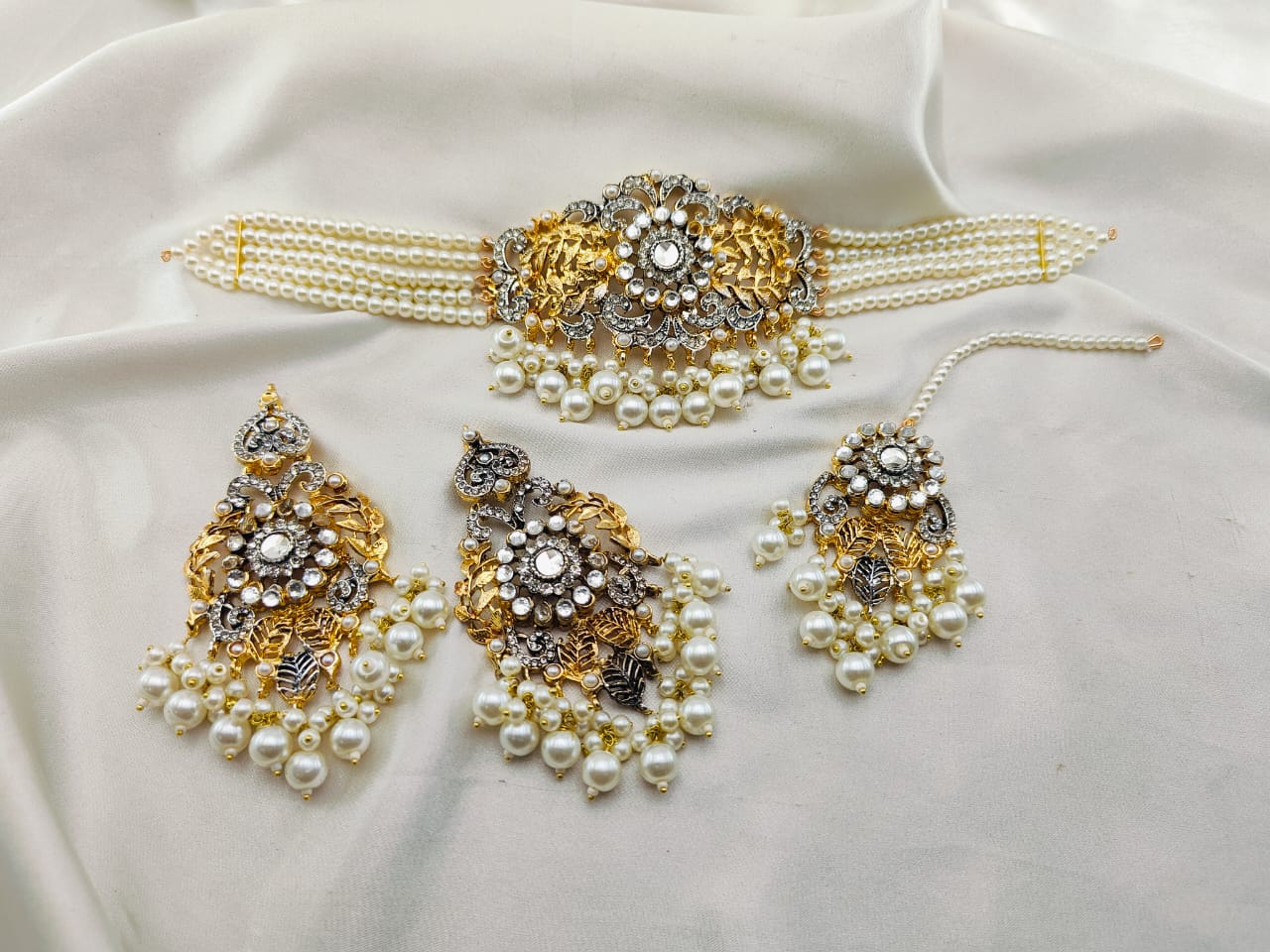 TO Much Fine Choker Set