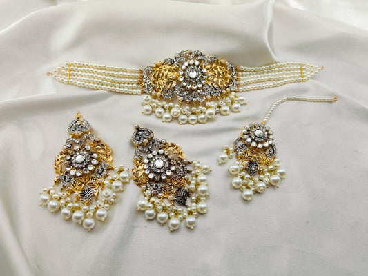 TO Much Fine Choker Set