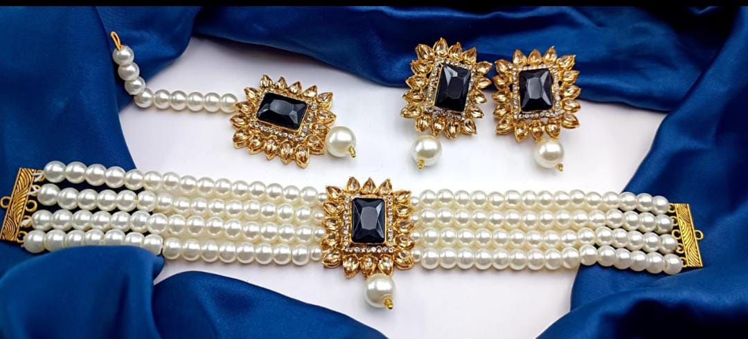 White Pearls Choker Set