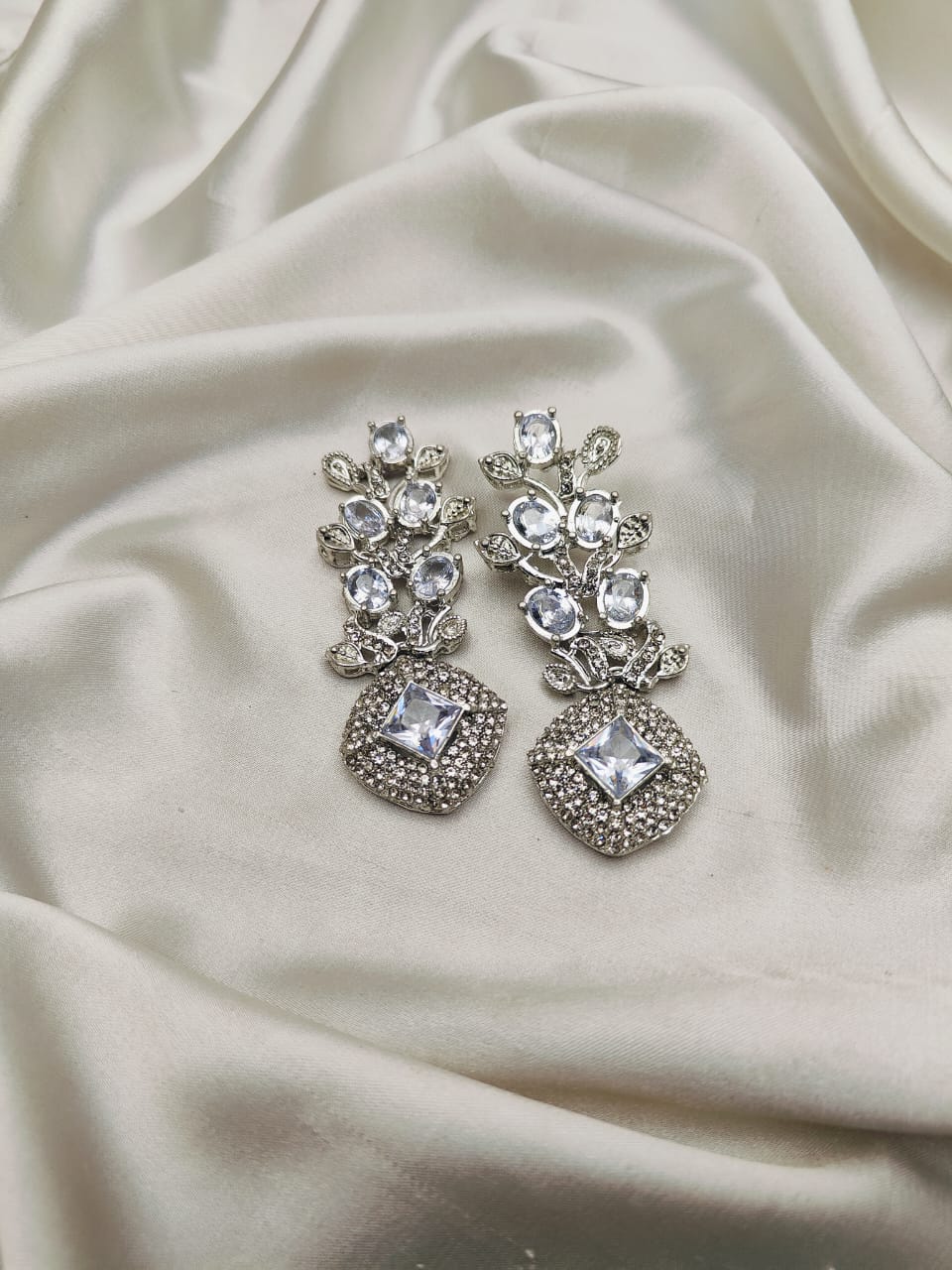 Fine Quality Stones Earrings