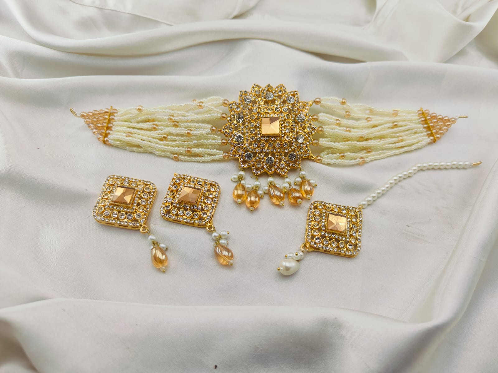White Pearls Neacklace Set