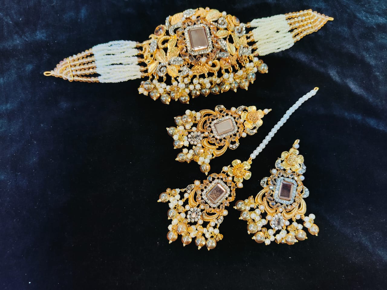 Fine Quality Neacklace Set