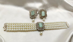 Simple White Pearls Choker