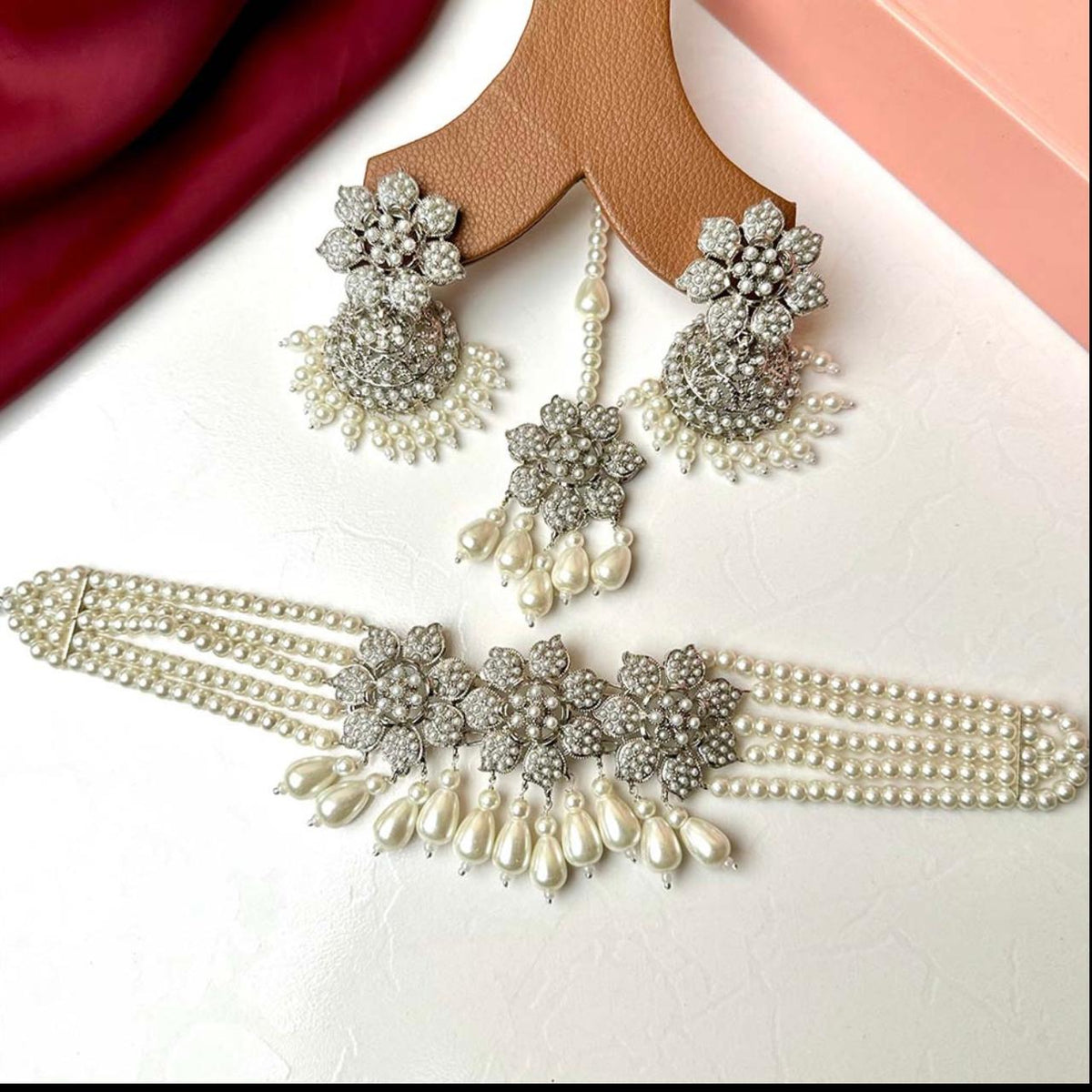 Neacklace Set With Jhomka