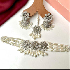 Neacklace Set With Jhomka